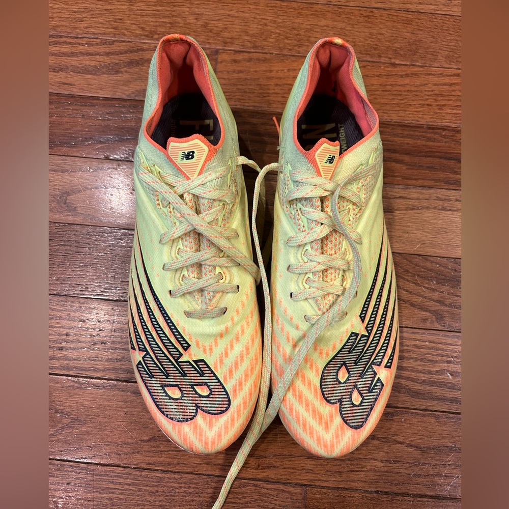 Men’s size 8 New balance soccer cleats-NEW